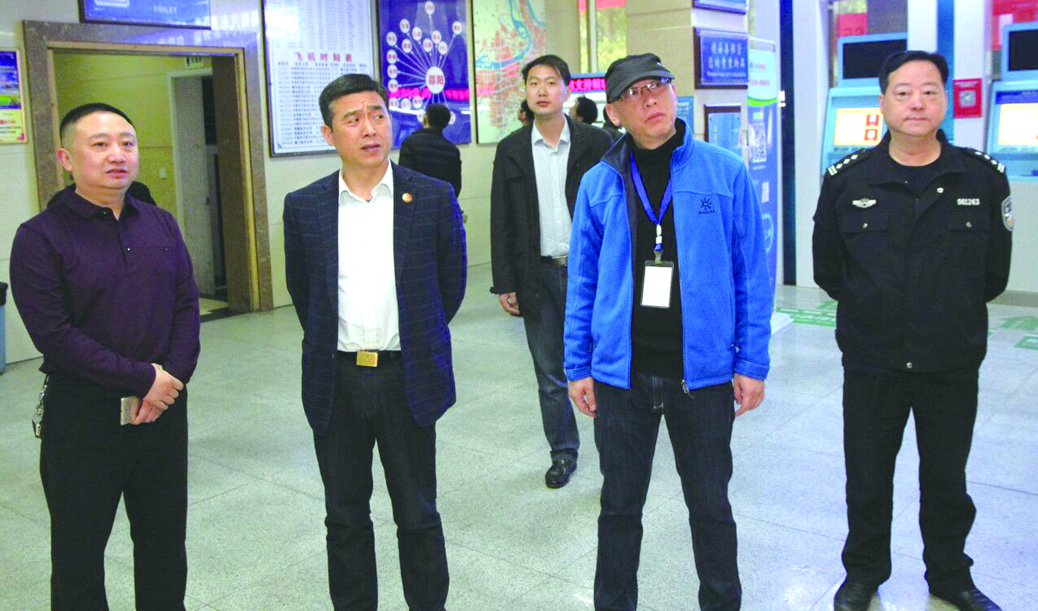 3月16日上午，以省委保衛(wèi)處處長(zhǎng)尹年春為組長(zhǎng)的反恐安全檢查組到市汽車(chē)北站開(kāi)展反恐安全檢查