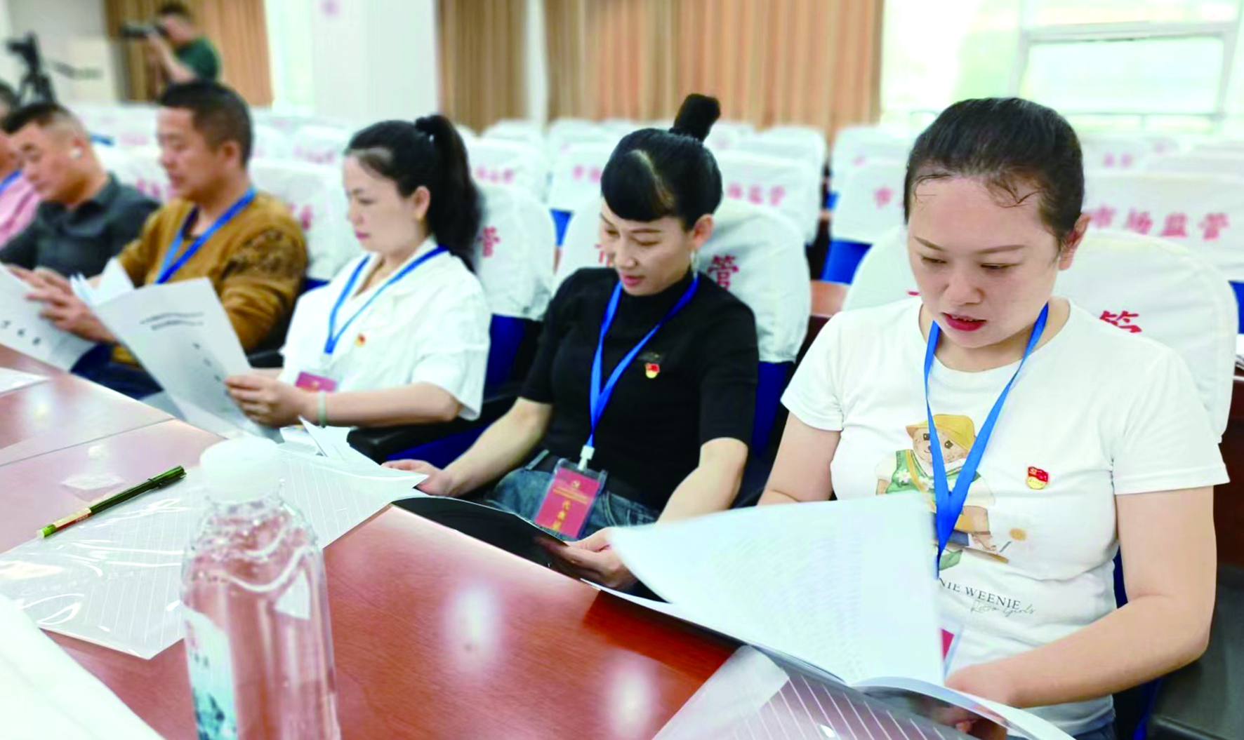 集團(tuán)公司黨委開展創(chuàng)先爭(zhēng)優(yōu)活動(dòng) 推薦評(píng)選先進(jìn)基層黨組織、優(yōu)秀黨務(wù)工作者和優(yōu)秀共產(chǎn)黨員 （李高雄報(bào)道） 